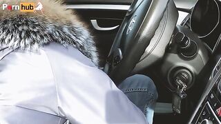 The husband did not expect a blowjob from his wife in the car
