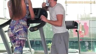 Colombian girl with a bubble butt is having sex in the gym to earn money
