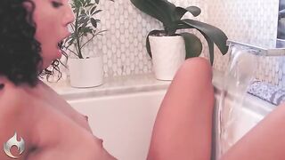 Laz Fyre woke up to Alexis Tae riding his cock passionately