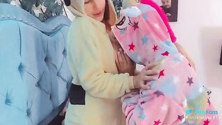 A trio with a 6 months pregnant woman who loves to eat cock