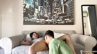 The stepsister seduced me and we fucked in the living room, a steamy homemade scene