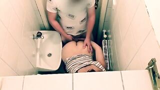 A hot girl met a guy on Tinder and fucked in the restaurant toilet