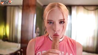 A beauty got fucked through a hole in her jeans and came in her mouth