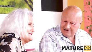 The guy fucked a mature woman on the table in front of her husband