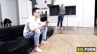 Cutie with small boobs fucked by stepbrother on SISPORN