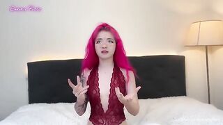 Petite teen Emma Fiore proposes a threesome adventure