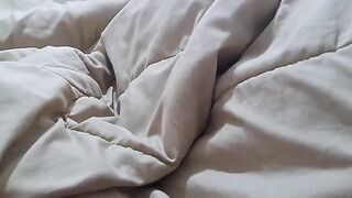 I share bed with round ass stepmom and get intimate