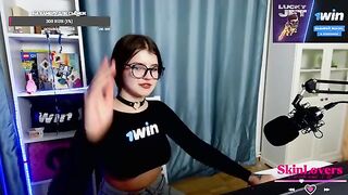 During the stream, a girl showed her boobs to get a bigger dick in return