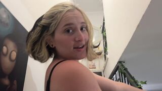 A hot chick prefers to have sex instead of money in this steamy casero scene