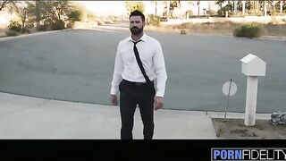Perfect housewife Anna Bell Peaks gets fucked hard by the pool in HD