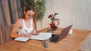 A girl squirts while teaching Spanish in a naughty way