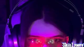 A gamer girl got fucked hard and came from the first close-up
