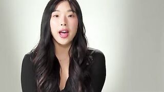 Korean babe Elle Lee shows how she achieves her orgasm