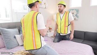 Petite Asian beauty Lulu Chu shows gratitude to her movers with a messy facial