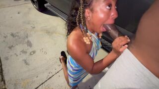 A married woman has sex with me in the car at the parking lot