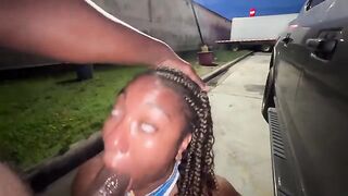A married woman has sex with me in the car at the parking lot
