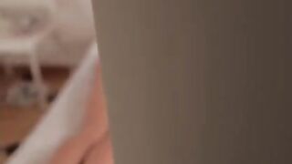 A girl suspected a scammer pretending to be a massage therapist. The guy did not expect that the client would check his professional skills