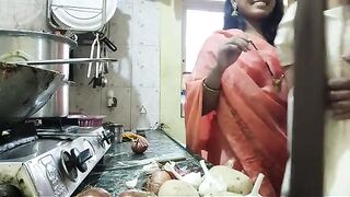 Indian guy fucked two girls in a threesome sex video