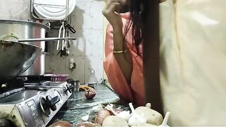 Indian guy fucked two girls in a threesome sex video