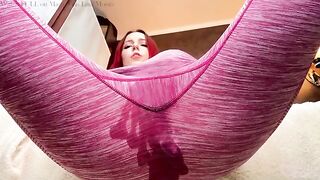 A nice woman, Lina Moore, squirts and fucks in her asshole