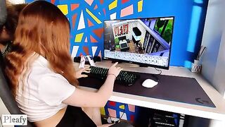 The gamer girl was distracted from playing Sims 4 and had sex
