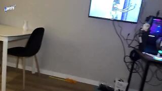 Babe wanted to taste her stepbrother's huge cock - Homemade
