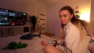 Instead of playing, she got great sex and squirted