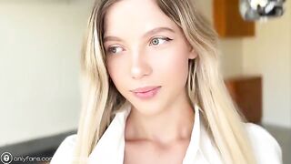 I rewarded my hot student-neighbor with a cumshot after seeing her naked