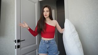 I Share a Bed with My Little Stepsister (Anny Walker)