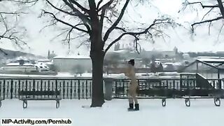 The student became a barefoot runner on the city streets