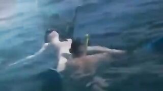 Aqualangists have passionate sex right in the water