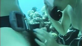 A man has sex with a hairy girl in the swimming pool
