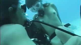 A man has sex with a hairy girl in the swimming pool