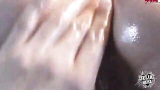 A hot girl was fucking with her fingers and showing it all