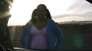 The fat woman does not mind giving all the sights to her vagina