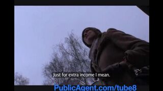 A girl from the streets agreed to take money for her mouth