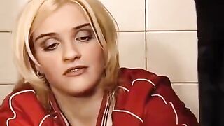 A girl had sex accidentally with a washer in the toilet, a steamy encounter