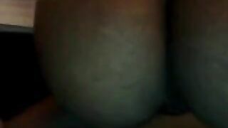 Girl showed her big ass in the chat and toyed with it