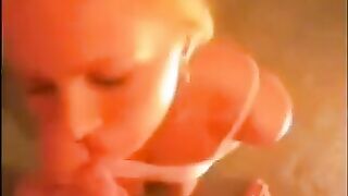 A blowjob at home ends with a cumshot in the face