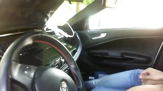 The girl started to show her mouth in the car, it was passionate