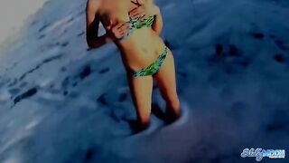 A sensual Iraqi brunette shows all her charm in this hot video