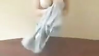 A chick with big milk is giving a master class on how to handle things