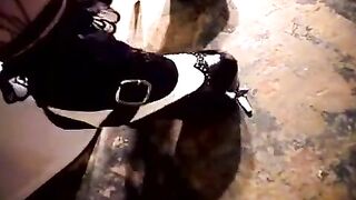 Babe masturbating on the toilet, just like in eporn videos