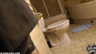 Sexual beauty has sex at her home