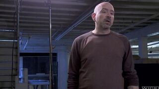 A homeless person tried to fuck a girl in the gateway, but she screamed