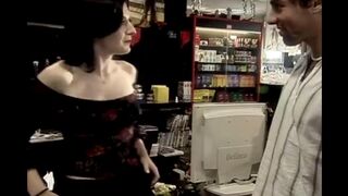 Quick sex with a charming saleswoman who takes care of her customers