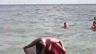 Nude beauty bathes in the sea