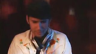 Short time hook-up in the night club, great sex on the couch