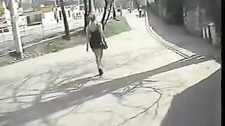 An old man fucked a girl on the couch with his friends