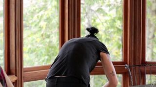 Vietnamese beauty used a strap-on in the kitchen with passion